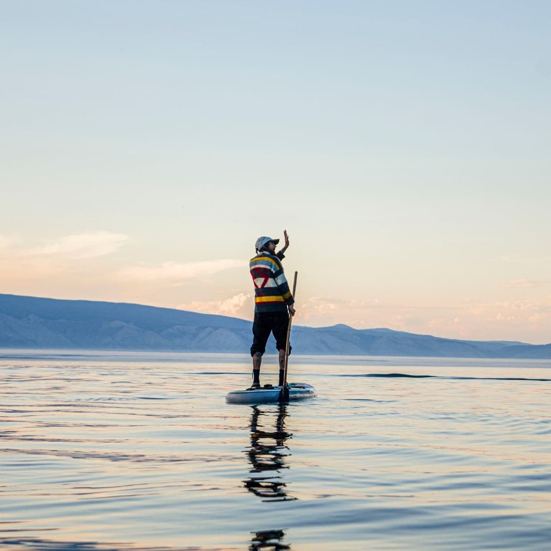 Stand-up paddle sur le lac